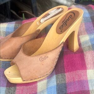 Candie's Tan Leather Wood-Platform Peep-Toe Mules